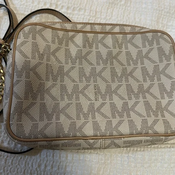 Micheal kors crossbody - Picture 3 of 5